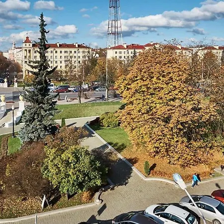 On Prospekt Nezavisimosti Apartment *
