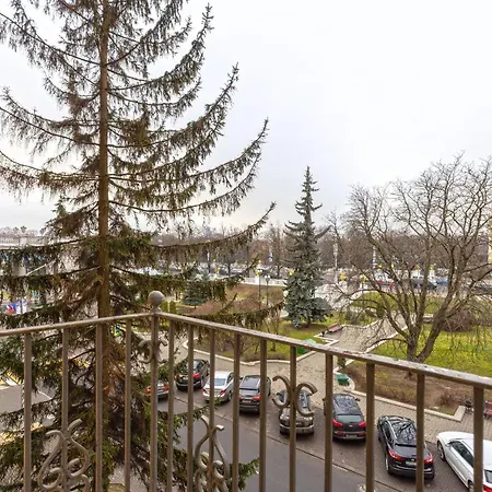 On Prospekt Nezavisimosti Apartment