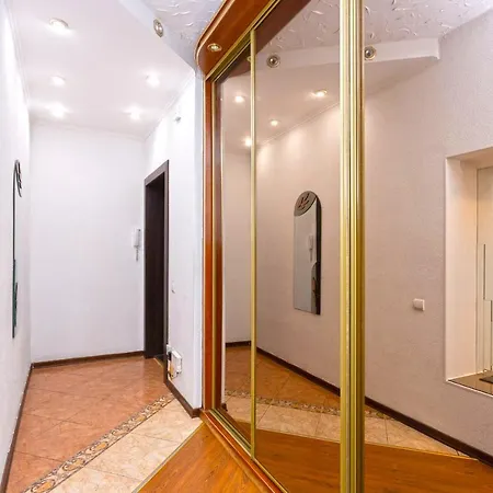 On Prospekt Nezavisimosti Apartament Mińsk